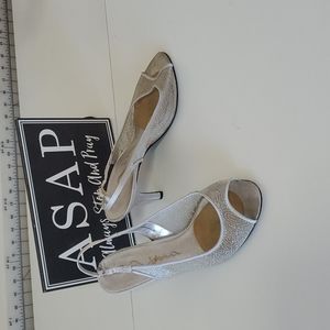 Women's size 10B Nina slingback pump